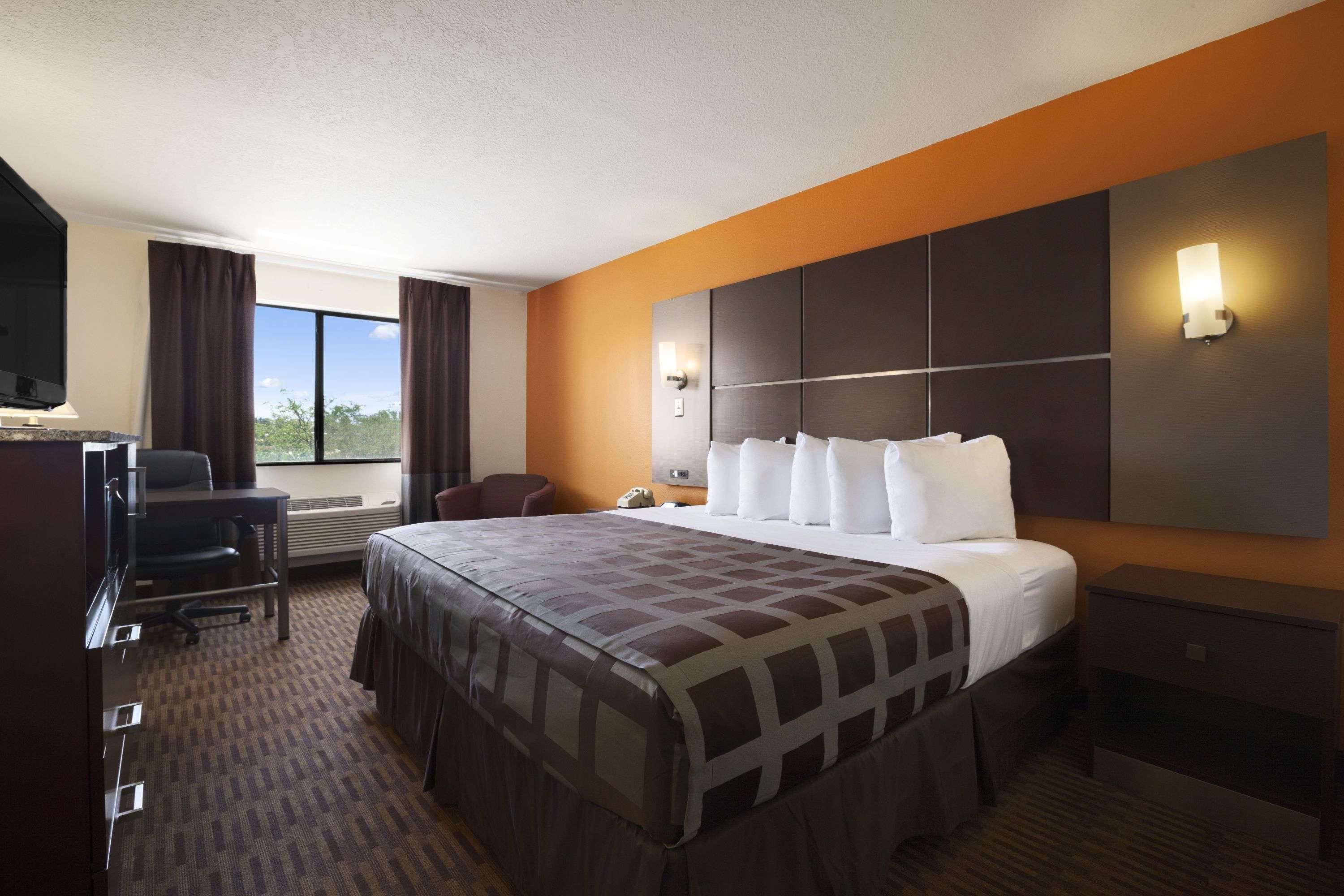 Days Inn By Wyndham Los Lunas Exterior photo