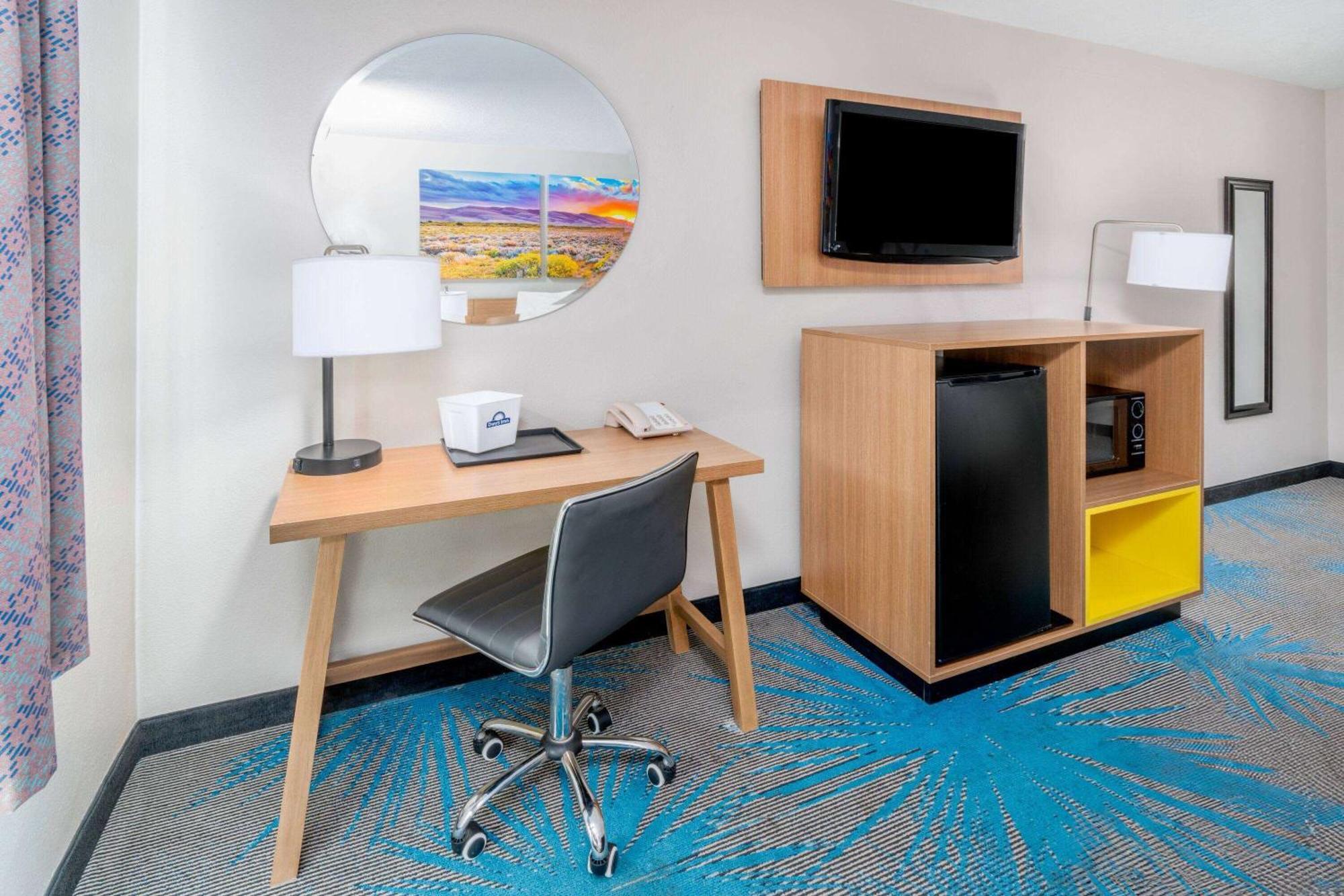 Days Inn By Wyndham Los Lunas Exterior photo