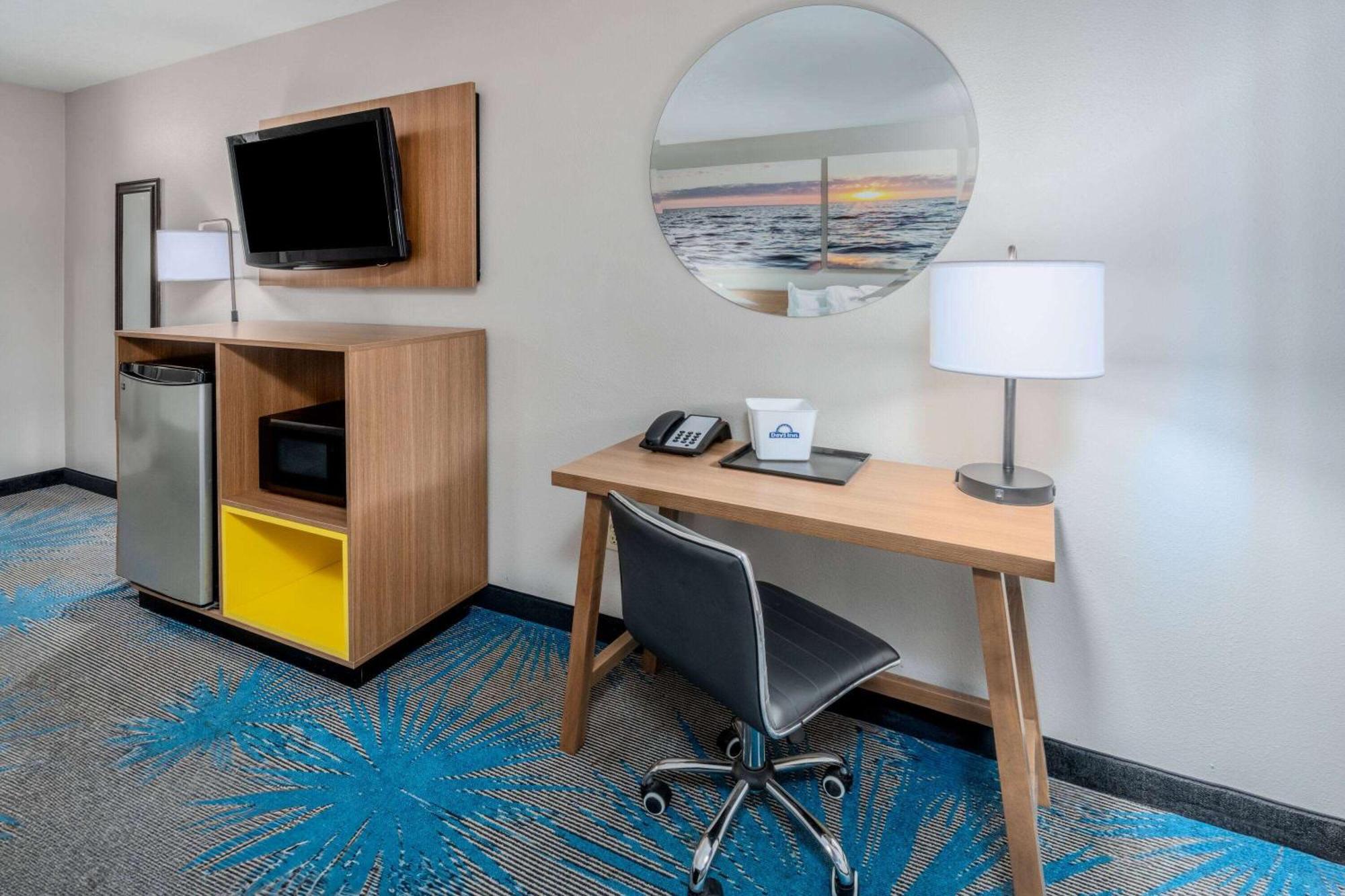 Days Inn By Wyndham Los Lunas Exterior photo