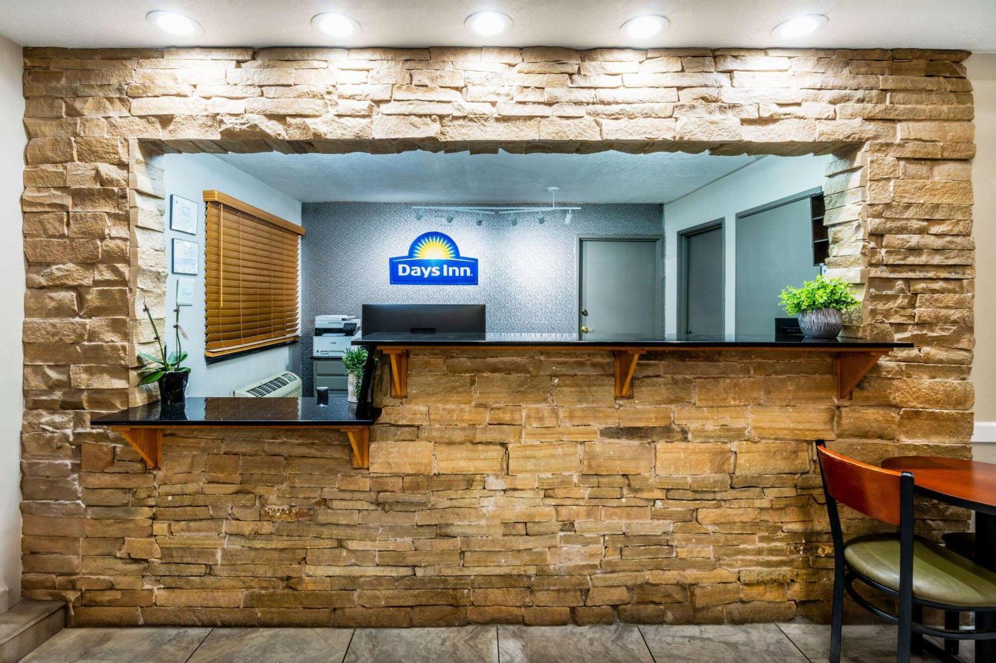 Days Inn By Wyndham Los Lunas Exterior photo