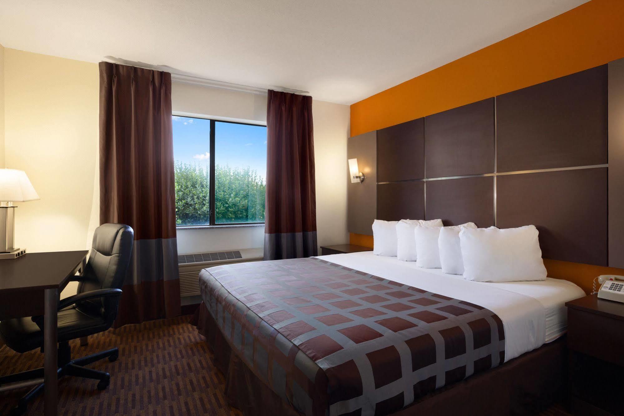 Days Inn By Wyndham Los Lunas Exterior photo